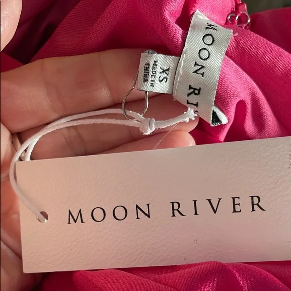 Moon river Pink satin Dress with gathered bust, pleated skirt &Ruffle Sleeve - Picture 5 of 10